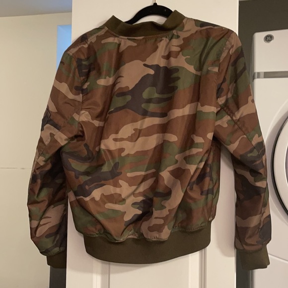 Forever 21 Camouflage lined bomber jacket large - Picture 5 of 5